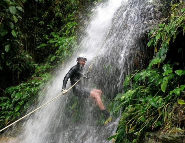  Discesa nel canyon con l'ufficio guide